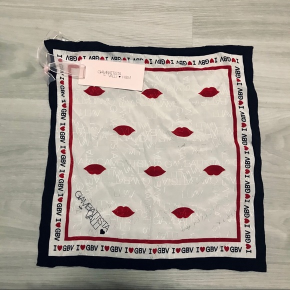 H&M Accessories - 🔥SALE🔥 Giambattista Valli x H&M Pure Silk Scarf